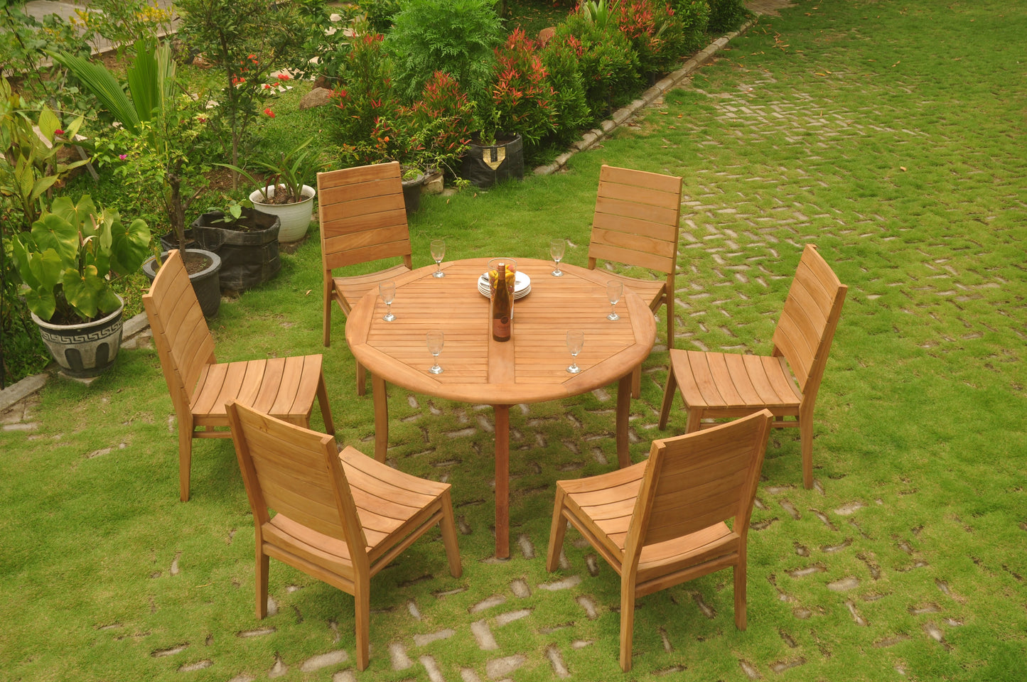 48 Fixed Round Table with 4 Charleston Chairs